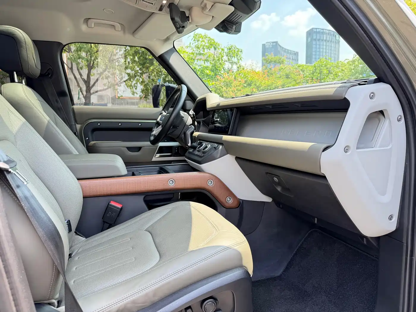 Land Rover Defender 2020 Model 110 P400 HSE фото 13