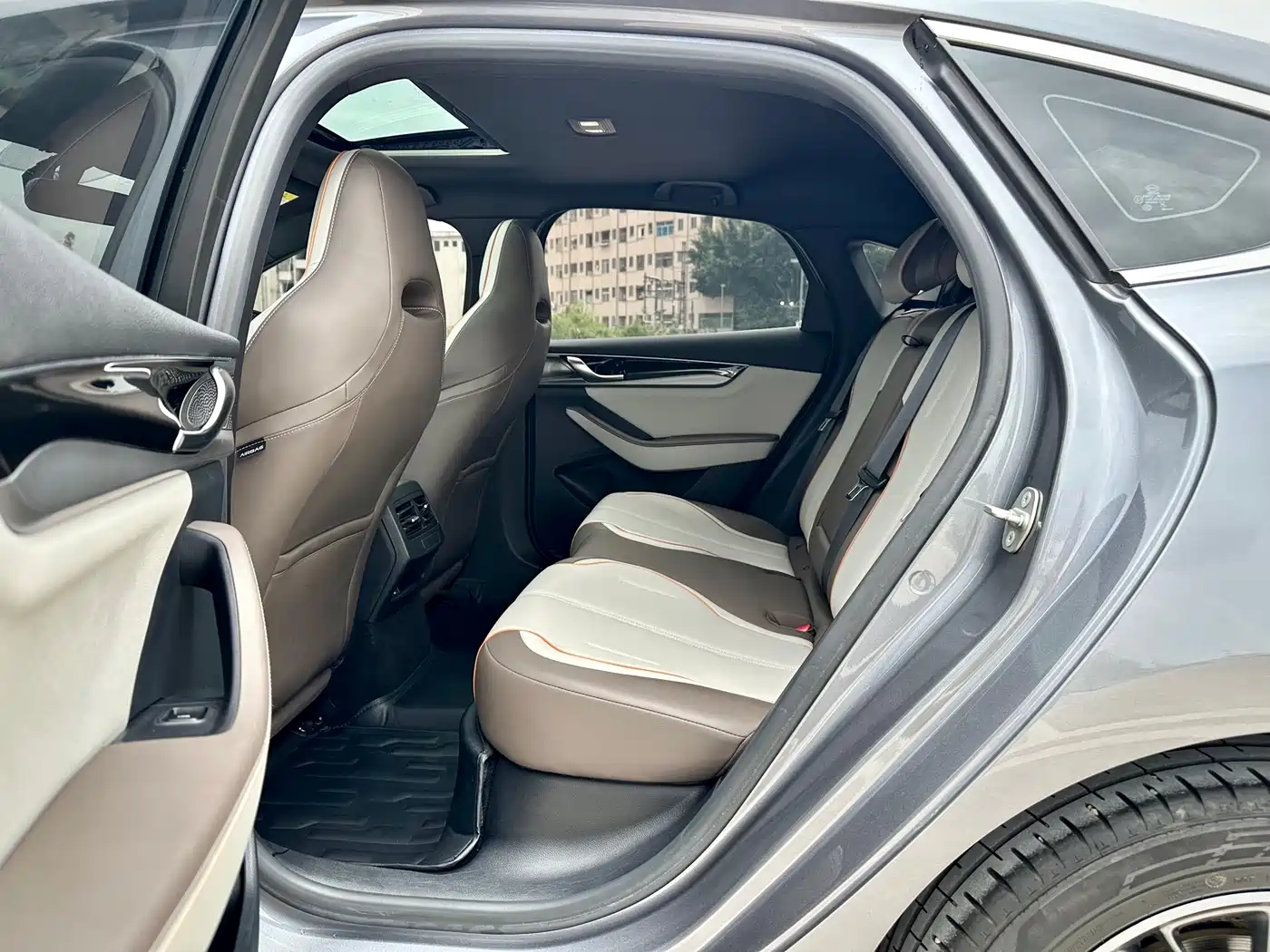 BYD Qin PLUS 2023 Champion Edition DM-i 55KM Surpassing фото 10