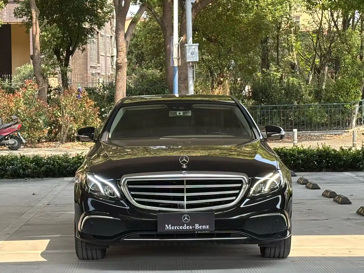 Mercedes-Benz E-Class 2017 E 300 L Luxury фото 2