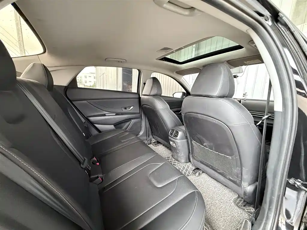 Hyundai Elantra 2022 1.5L CVT GLX Elite Edition фото 13