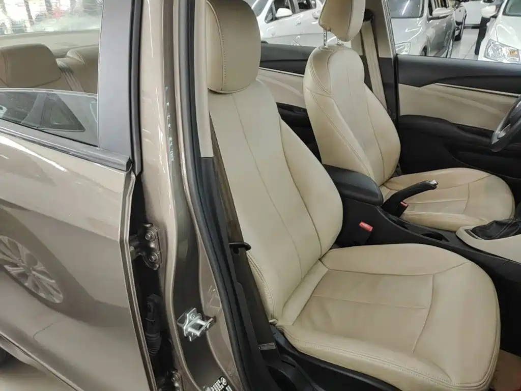 Фото 25 - Buick Excelle