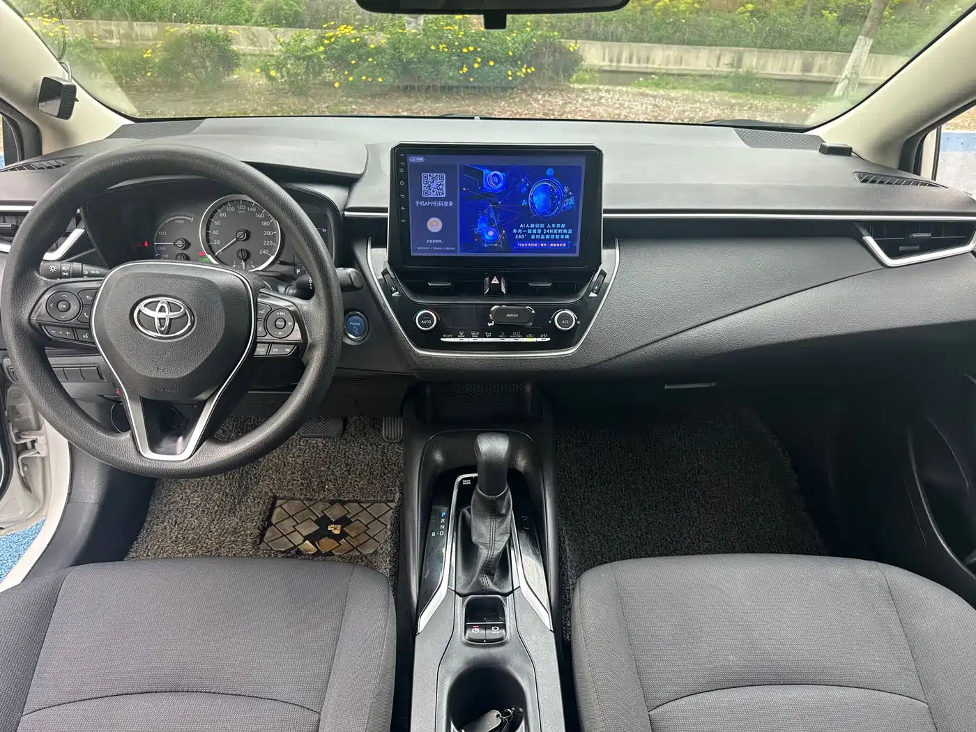 Toyota Corolla 2021 Hybrid 1.8L E-CVT Pioneer Edition фото 6