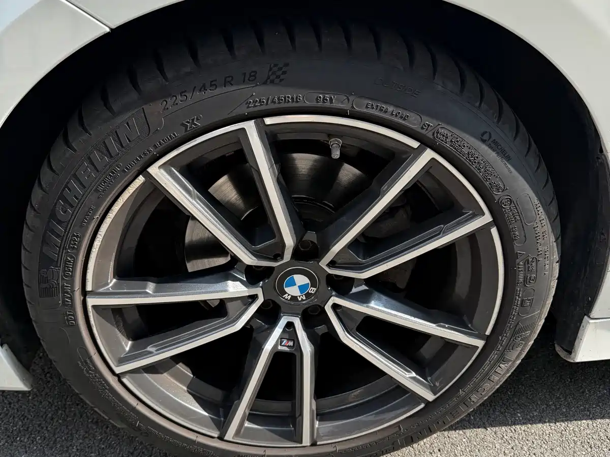 Photo 4 - BMW 3 Series