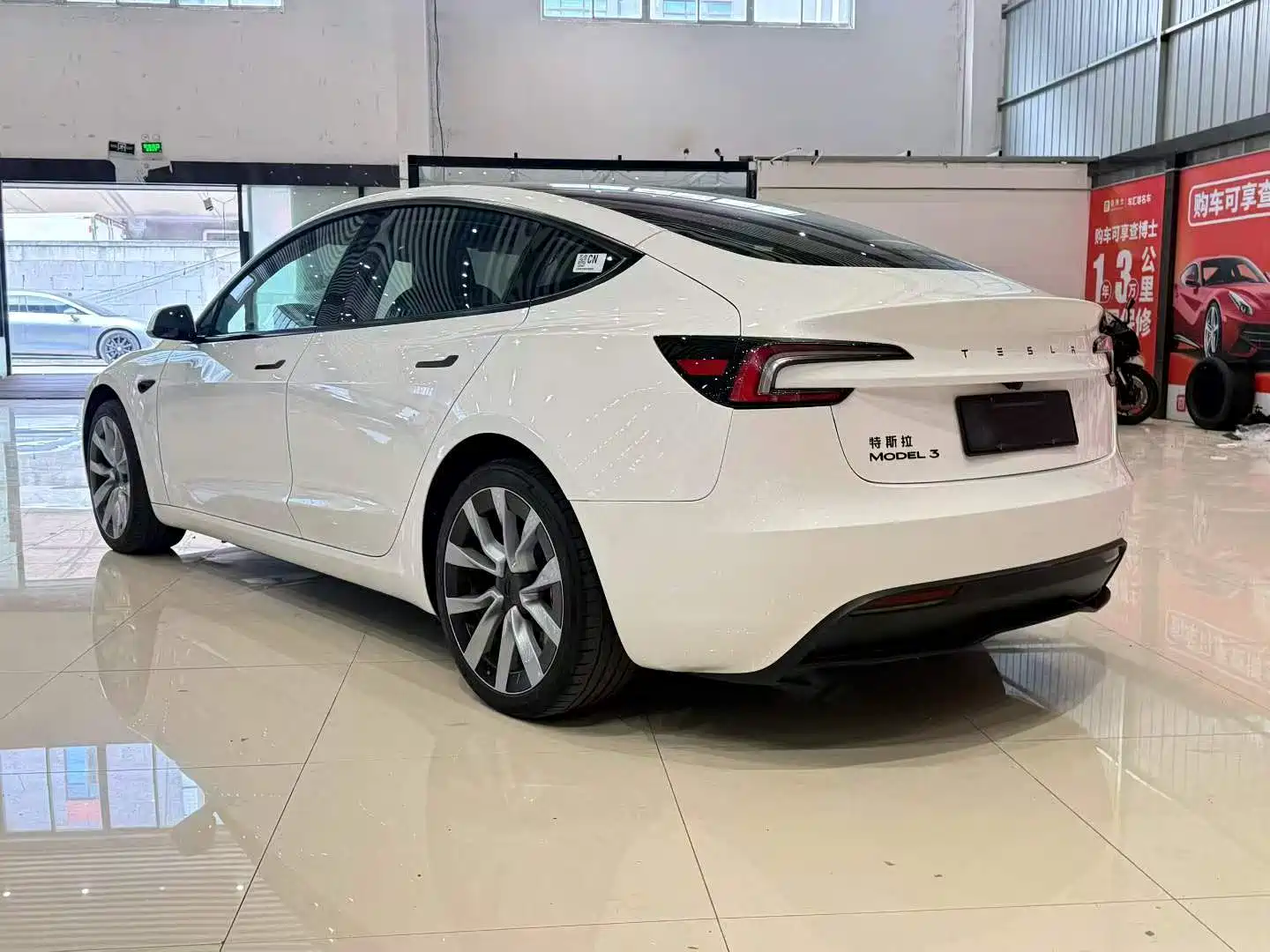 Фото 6 - Tesla Model 3