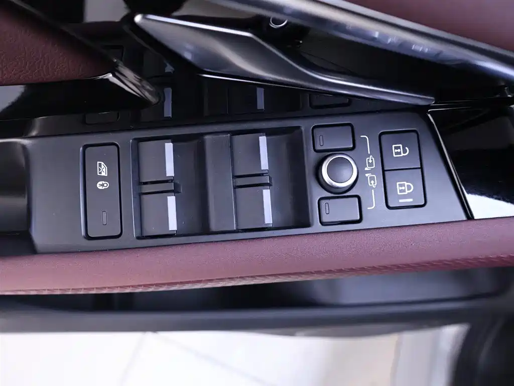 Land Rover Range Rover Evoque 2021 Range Rover Evoque L 249PS R-Dynamic S Performance Edition фото 17