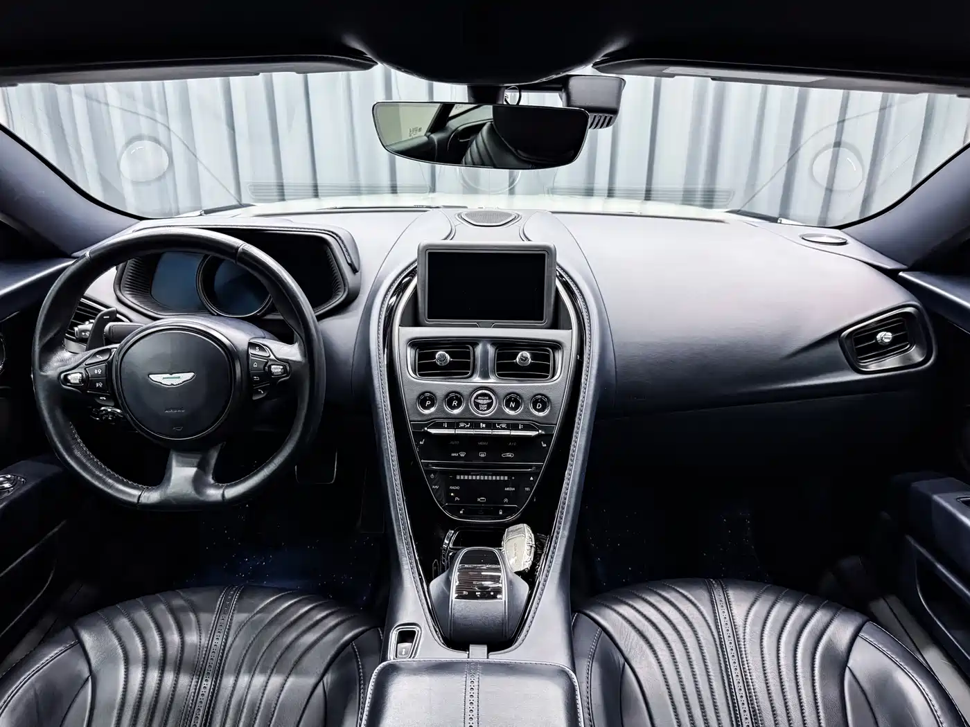 Aston Martin DB11 2017 2016 5.2T Launch Edition
