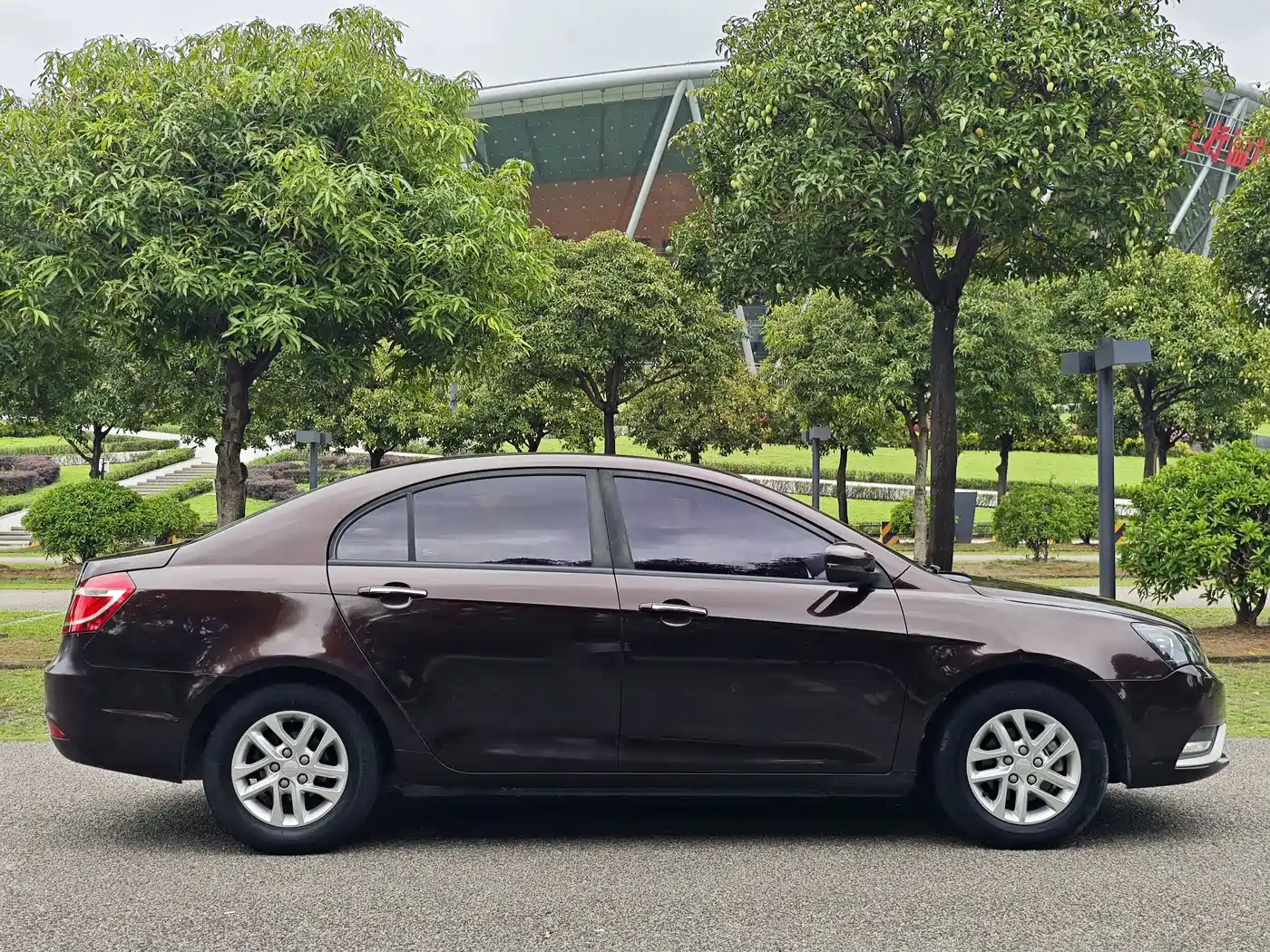 Фото 5 - Geely Emgrand