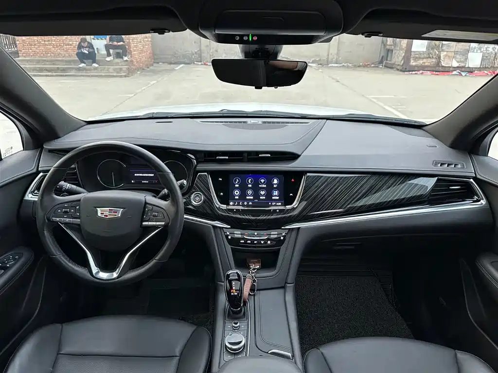 CADILLAC XT6