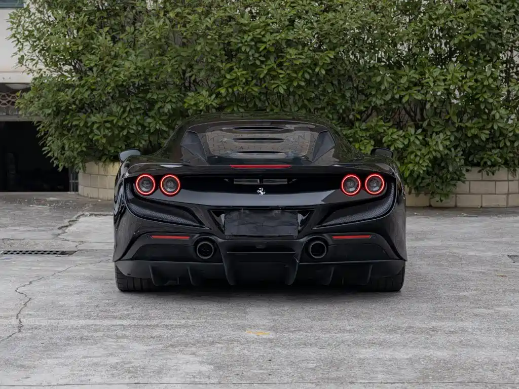 Photo 5 - Ferrari F8