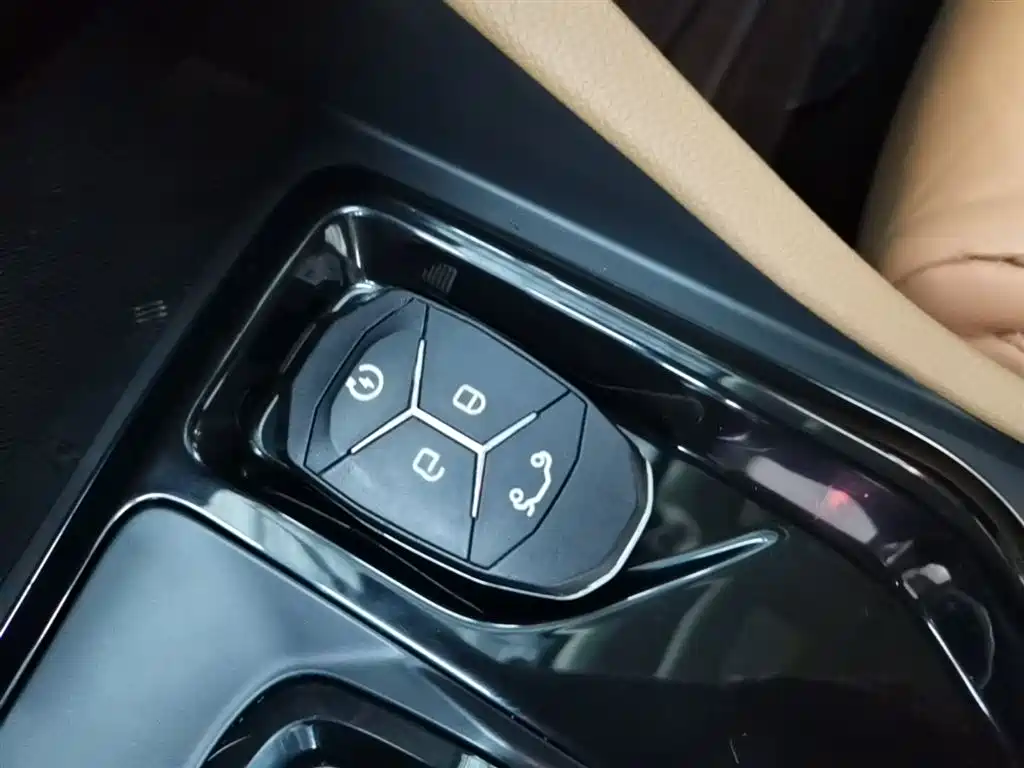 Lynk & Co 03 2018 1.5TD DCT Pro Version China V фото 9