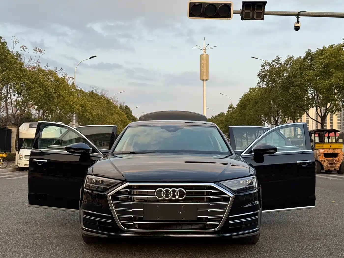 Audi A8 2022 A8L 50 TFSI quattro Comfort Collector's Edition фото 18