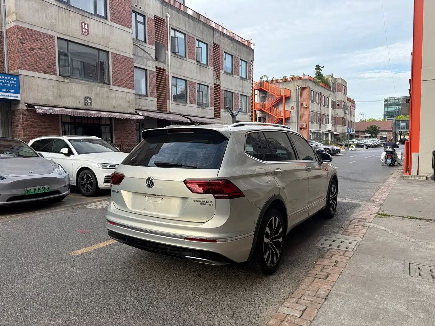Volkswagen Tiguan L 2019 330TSI Automatic 2WD R-Line Flagship Edition China VI фото 7