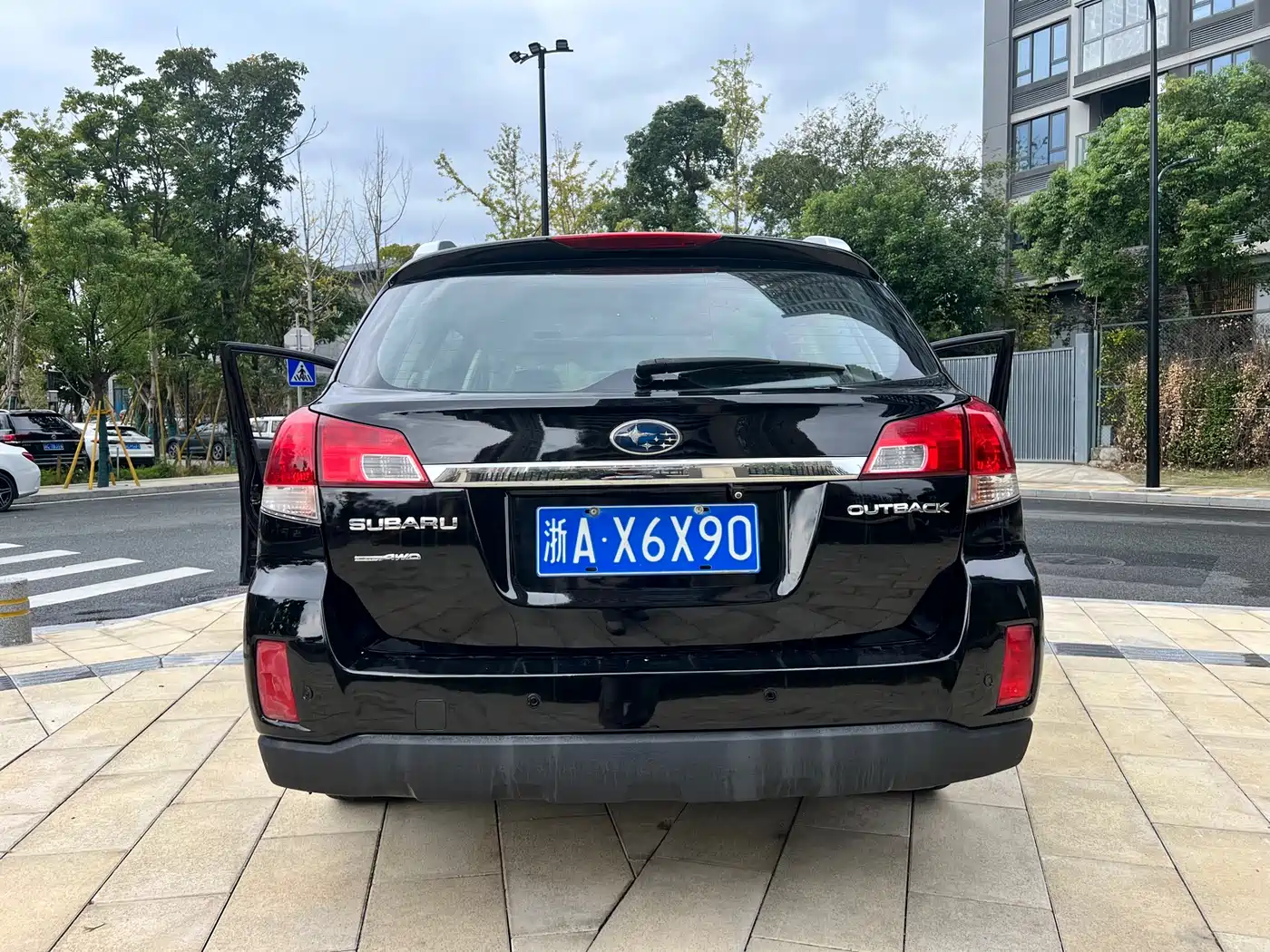 Subaru Outback 2010 2.5i Luxury фото 16