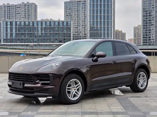 PORSCHE MACAN