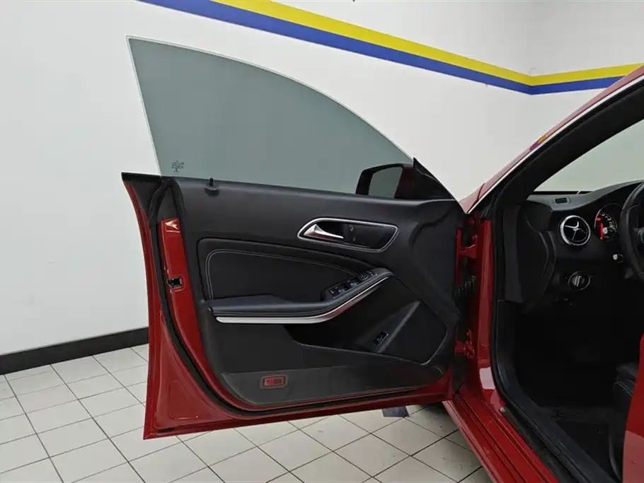 Mercedes-Benz CLA (Import) 2017 Facelift CLA 200 Dynamic фото 7
