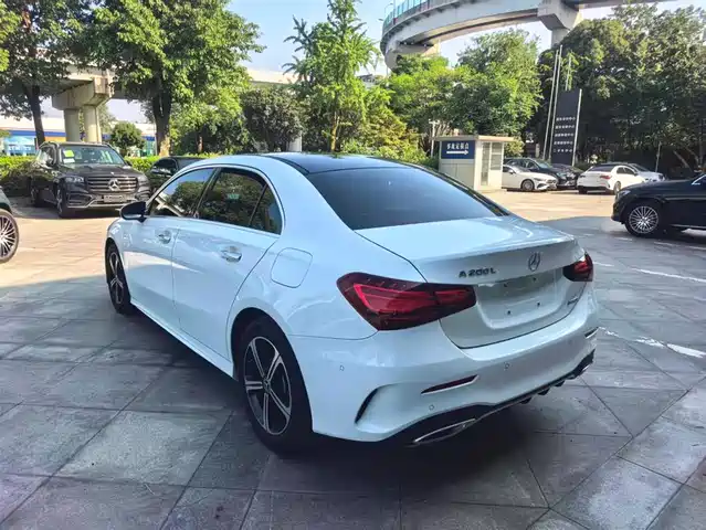 Mercedes-Benz A-Class 2023 A 200 L Fashion — фото 5