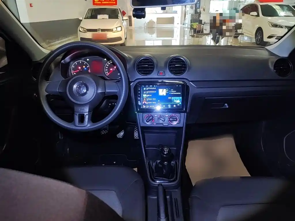 Volkswagen Jetta 2015 1.6L Manual Trend фото 10