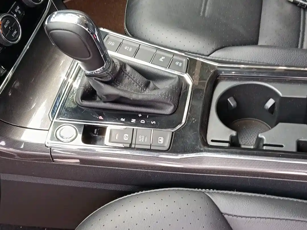 Volkswagen Passat 2017 330TSI DSG Luxury фото 14