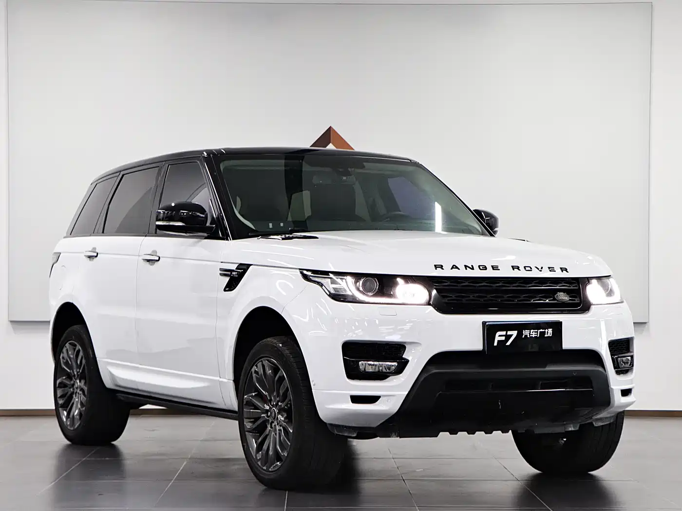 Land Rover Range Rover Sport 2016 3.0 SC V6 HST фото 3