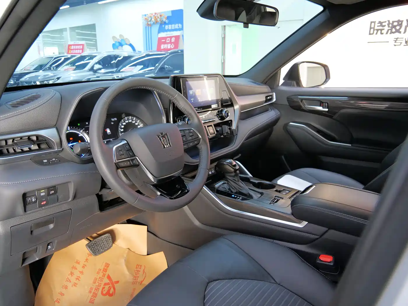 Toyota Crown Kluger 2023 2.5L HEV AWD Luxury Edition фото 18