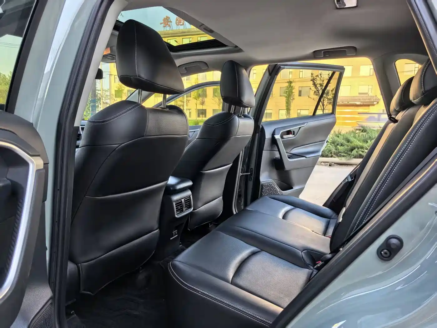 Toyota RAV4 Rongfang 2020 2.0L CVT 2WD Trend Edition фото 6