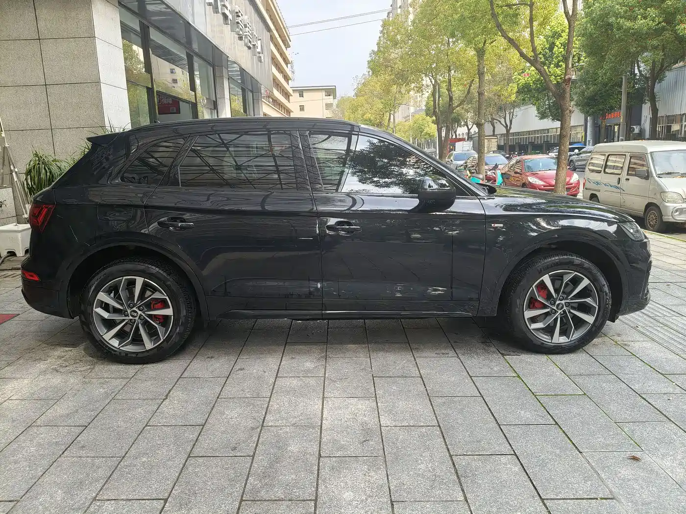 Audi Q5L 2025 40 TFSI Luxury Dynamic фото 10