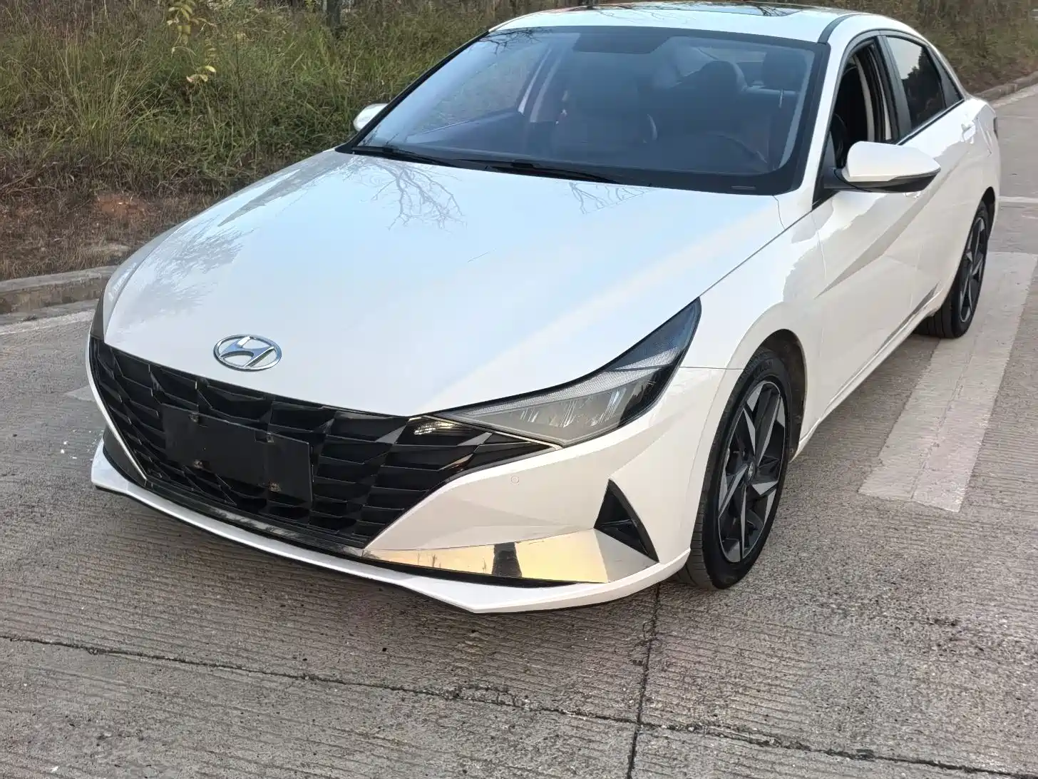 Фото 1 - Hyundai Elantra