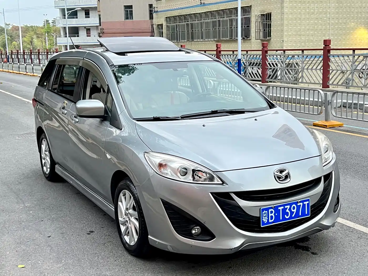 Mazda Mazda5 2011 2011 2.0L Automatic Luxury