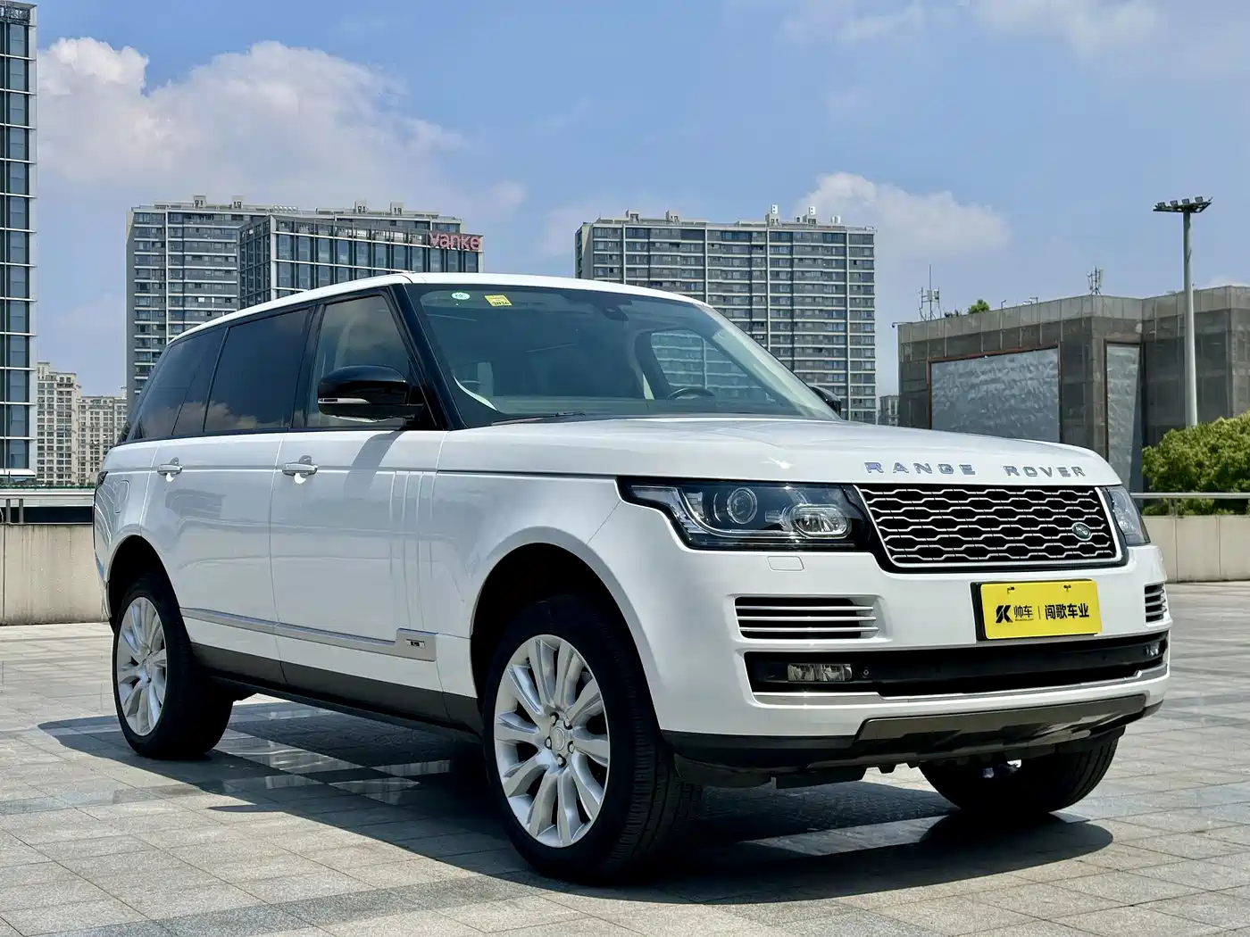 Land Rover Range Rover 2015 3.0 SC V6 Vogue SE Genesis Extended Edition фото 3
