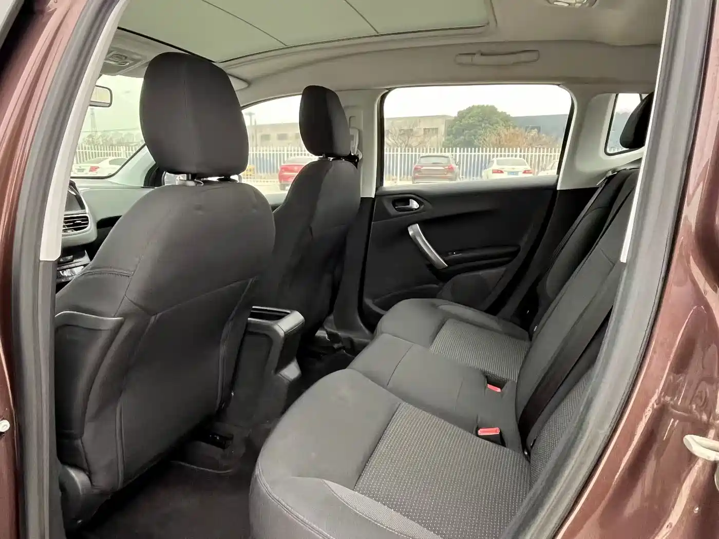 Peugeot 2008 2014 1.6L Automatic Fashion Edition фото 5