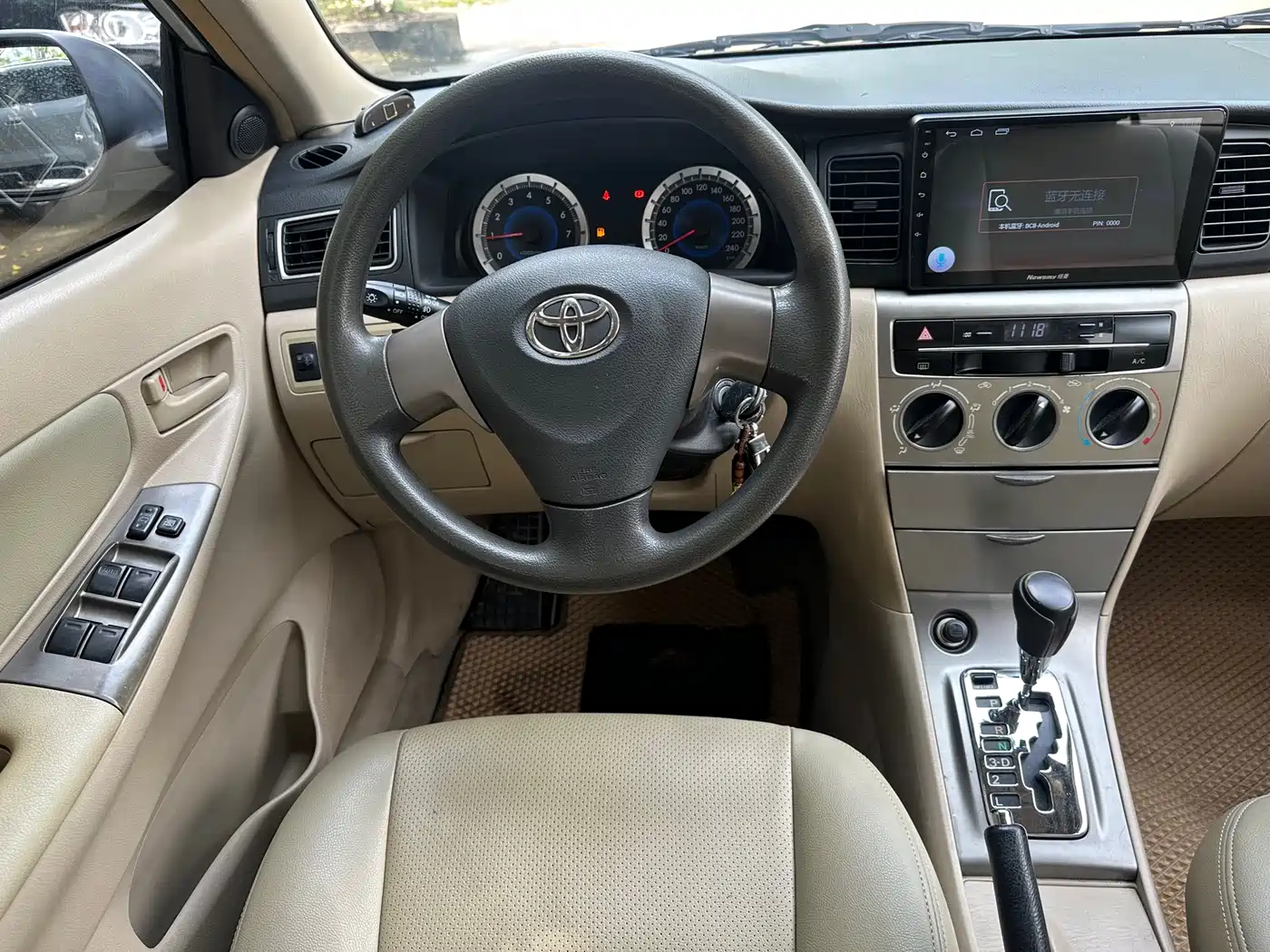 Toyota Corolla 2013 1.6L Automatic Luxury фото 4