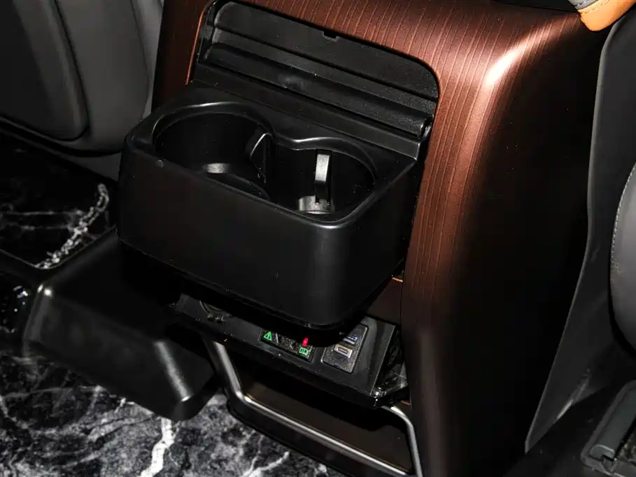 Toyota Granvia 2024 2.5L Hybrid Comfort фото 29