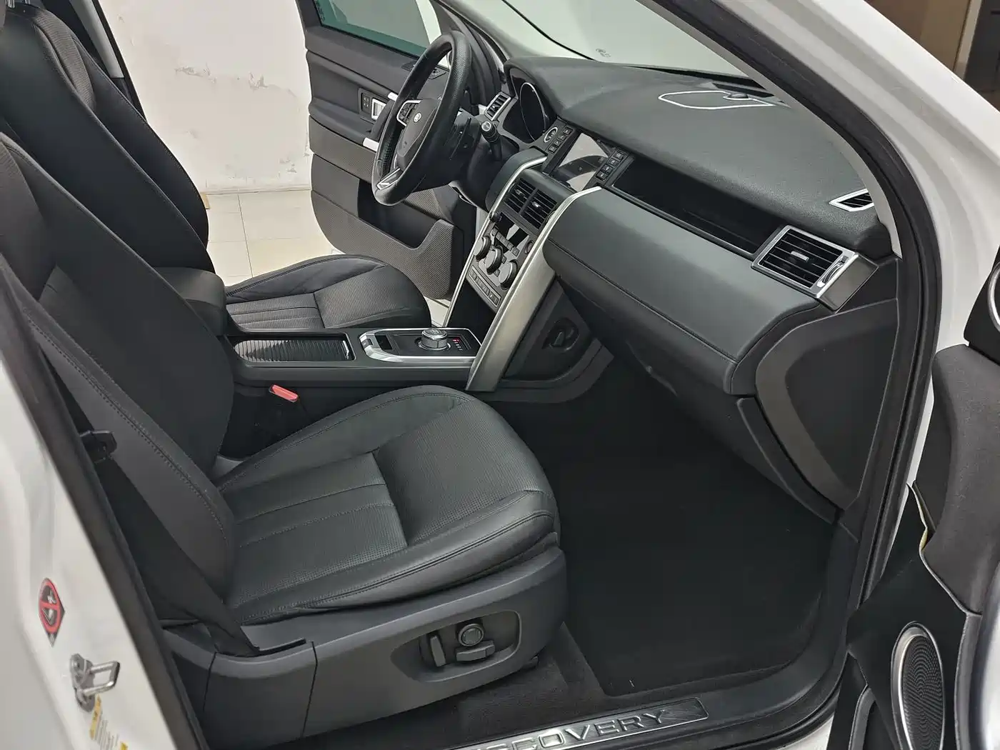 Land Rover Discovery Sport 2016 2.0T HSE фото 14
