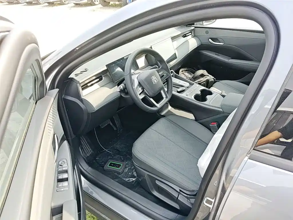 BYD Qin PLUS 2026 DM-i Smart Edition 128KM Progressive фото 12