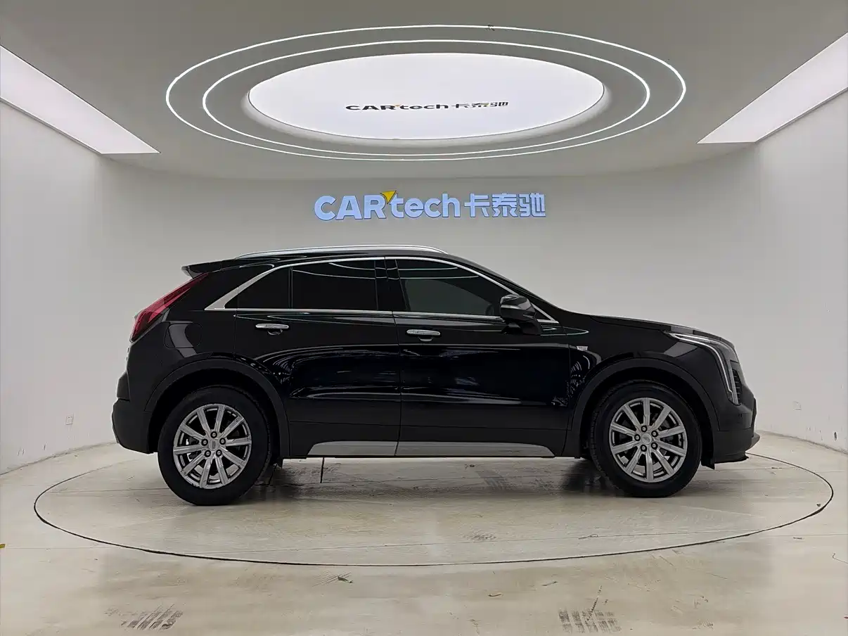 CADILLAC XT4