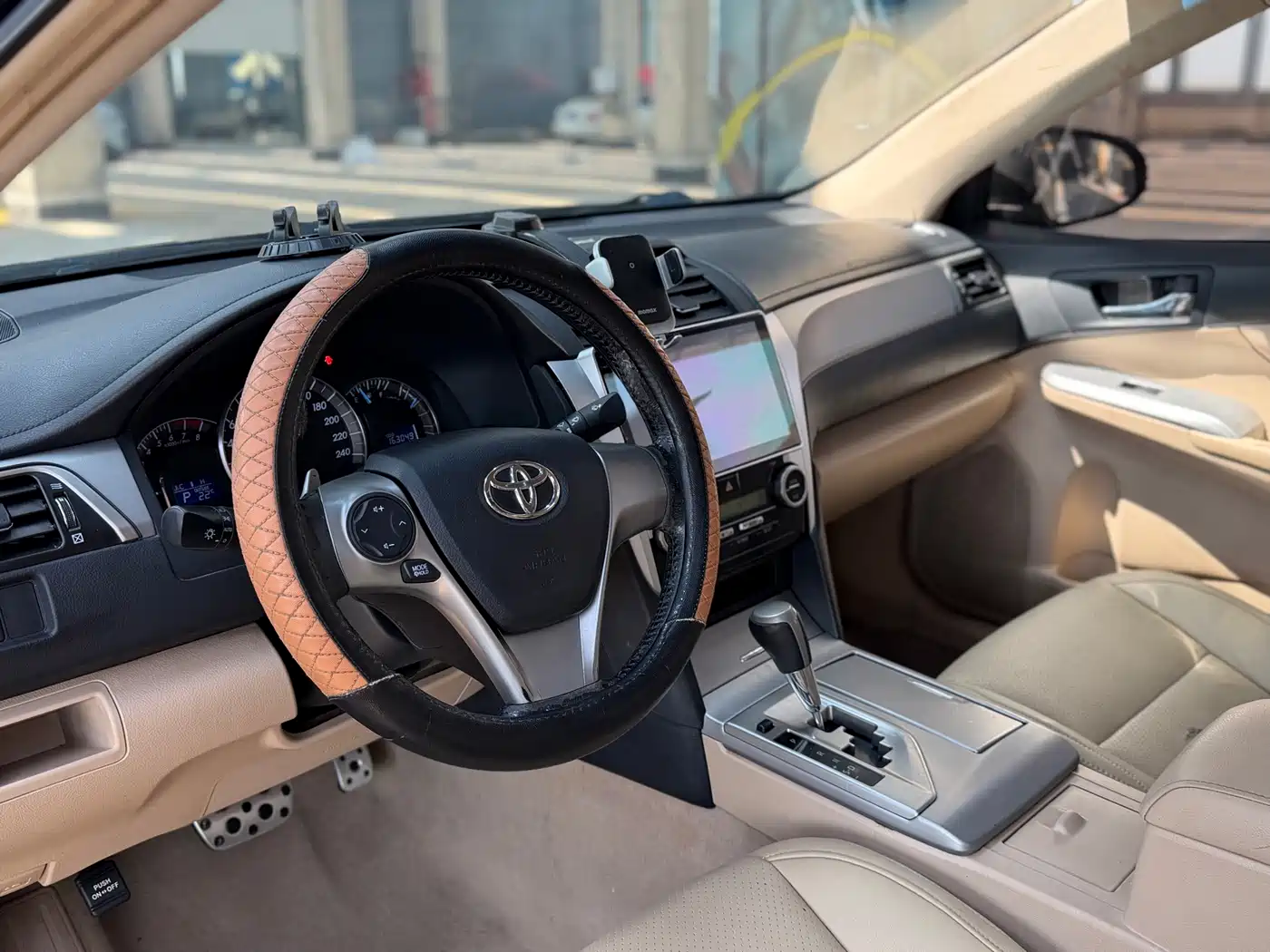 Фото 7 - Toyota Camry