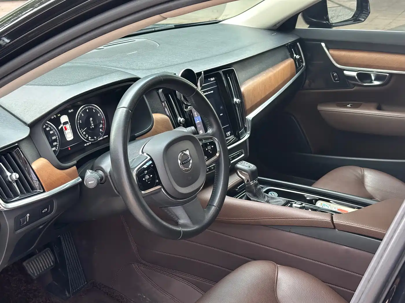 Фото 9 - Volvo S90