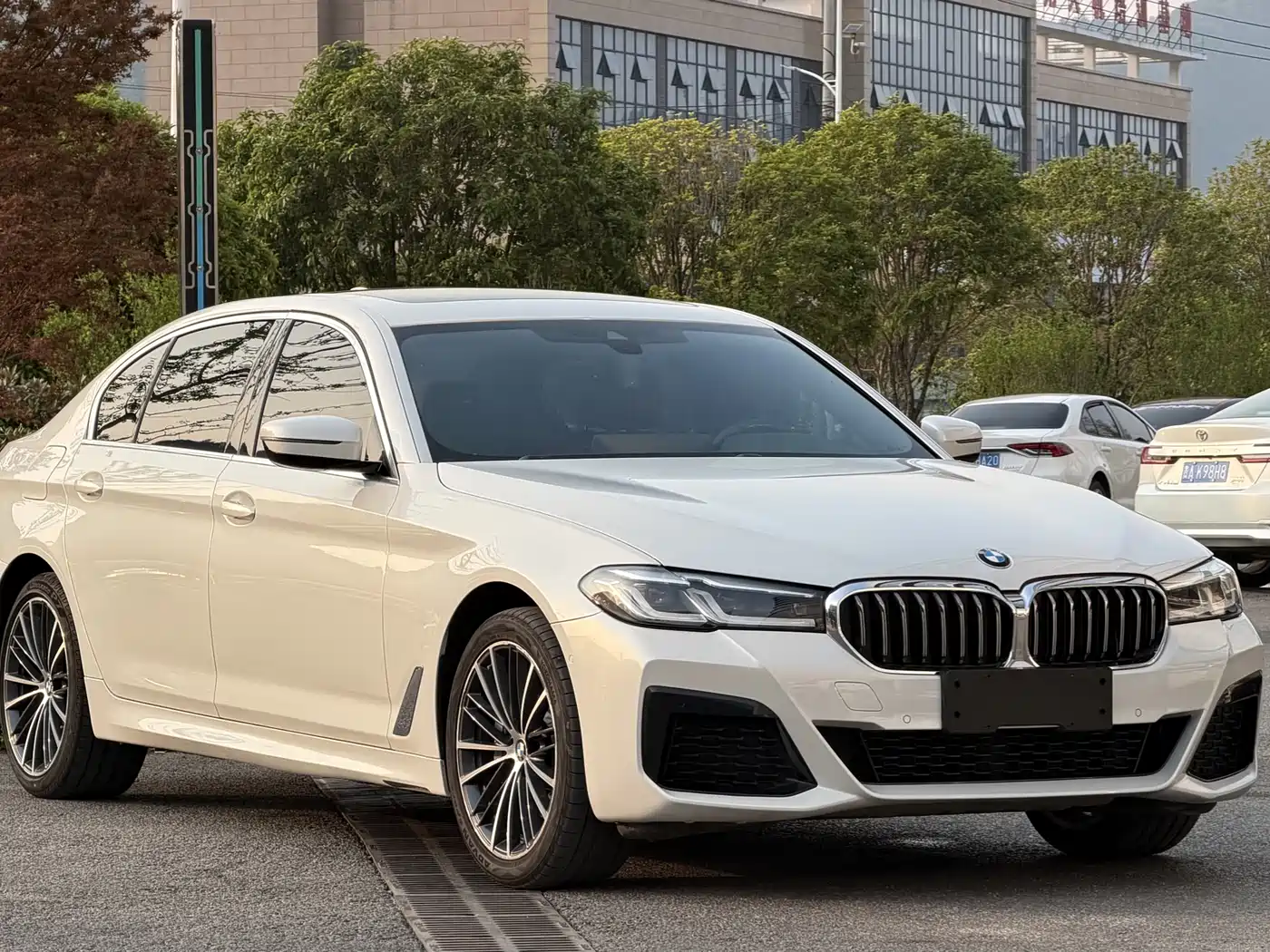 BMW 5 Series 2021 530Li Leading M Sport Package фото 3