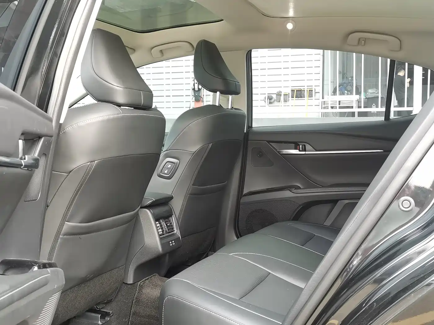 Toyota Camry 2024 2.0G Premium Edition фото 8