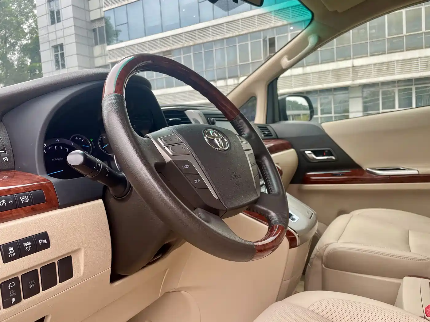 Toyota Alphard 2011 3.5L Luxury Edition фото 8
