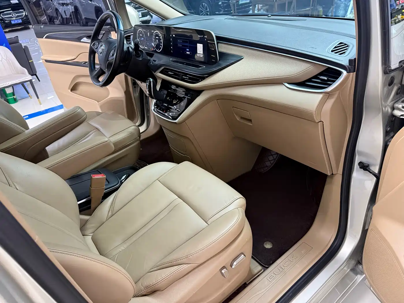 Buick GL8 2021 ES Landlord 653T Premium фото 10