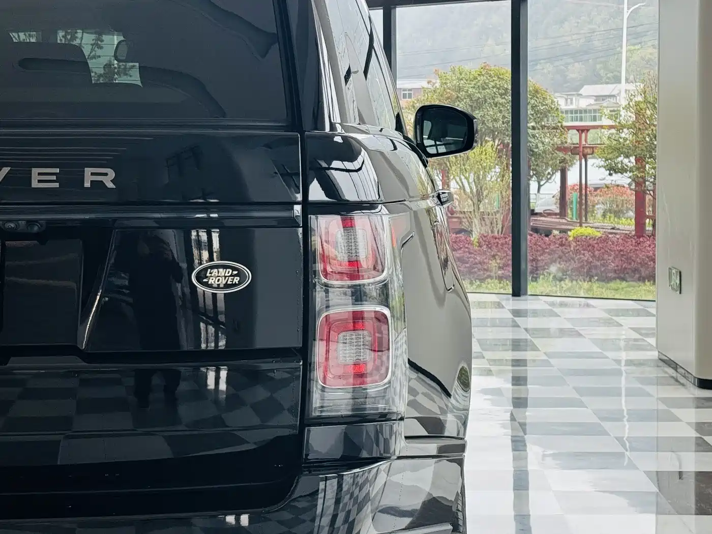 Land Rover Range Rover 2018 3.0 SC V6 Golden Age Edition фото 8