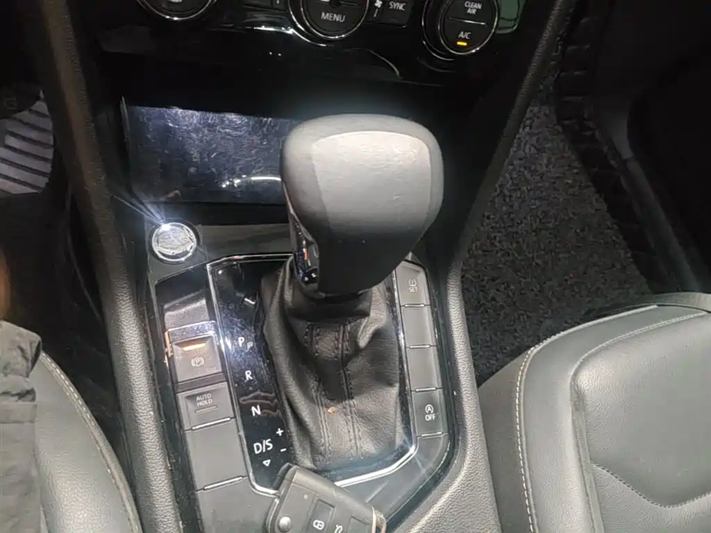 Volkswagen Tiguan L 2020 330TSI Auto 2WD Panorama Comfort China VI фото 14