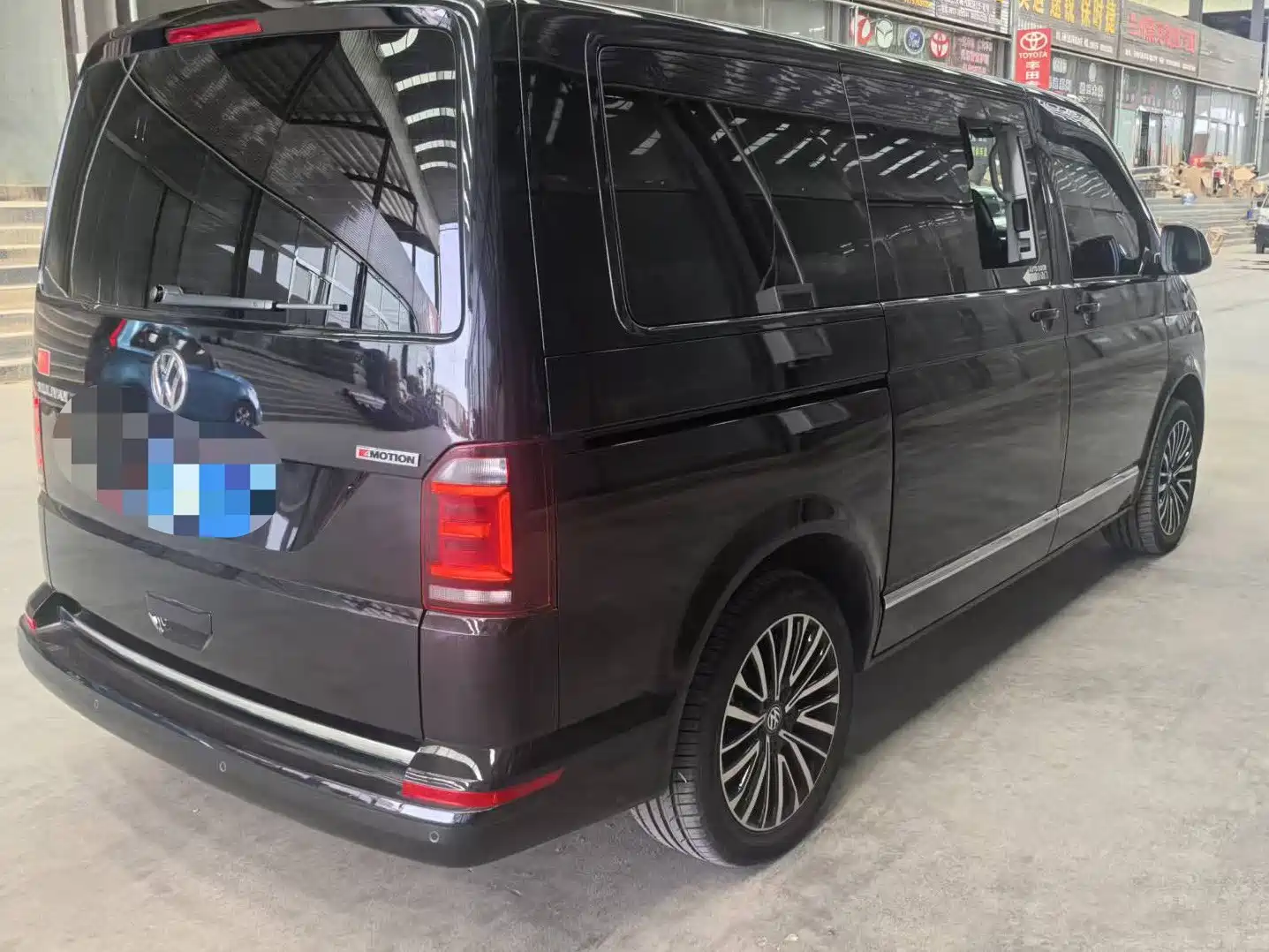Photo 4 - Volkswagen Multivan