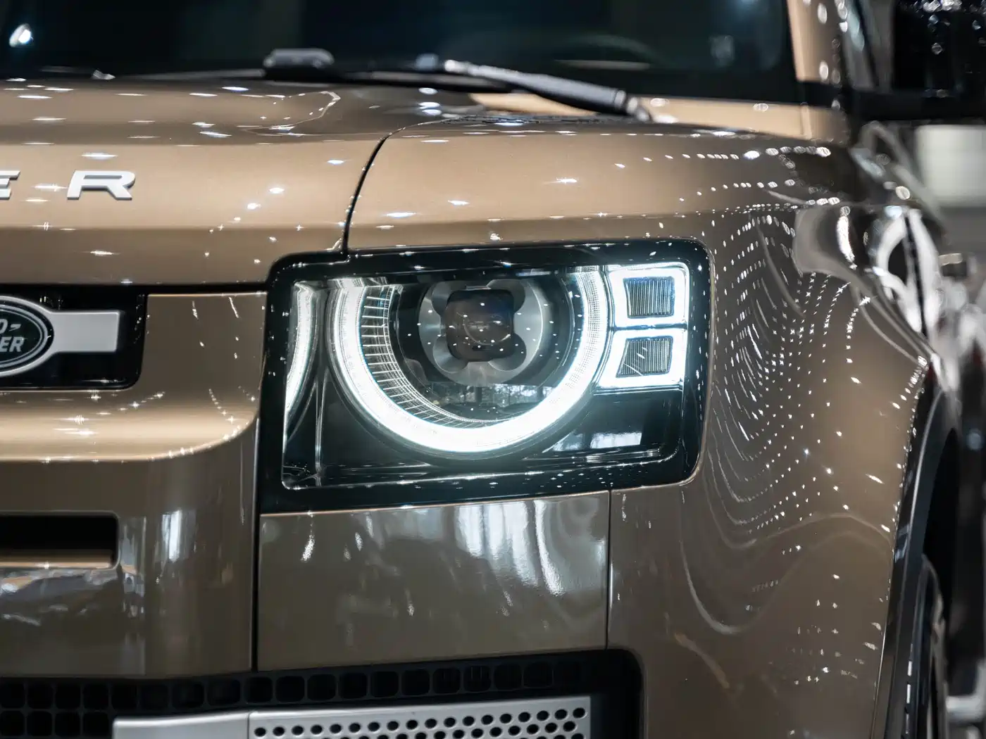 Land Rover Defender 2020 Model 110 P400 HSE фото 3