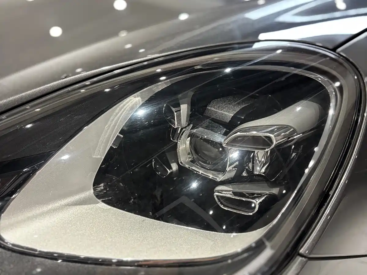 صورة 10 - Porsche Cayenne New Energy