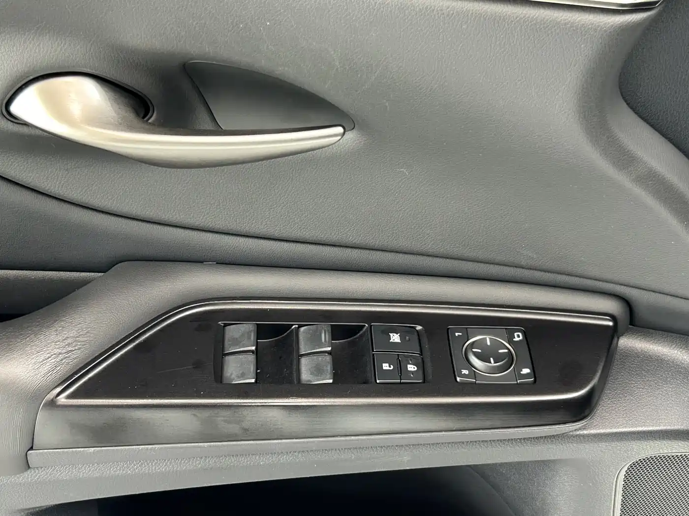 Lexus ES 2018 200 Excellence Edition China V фото 8