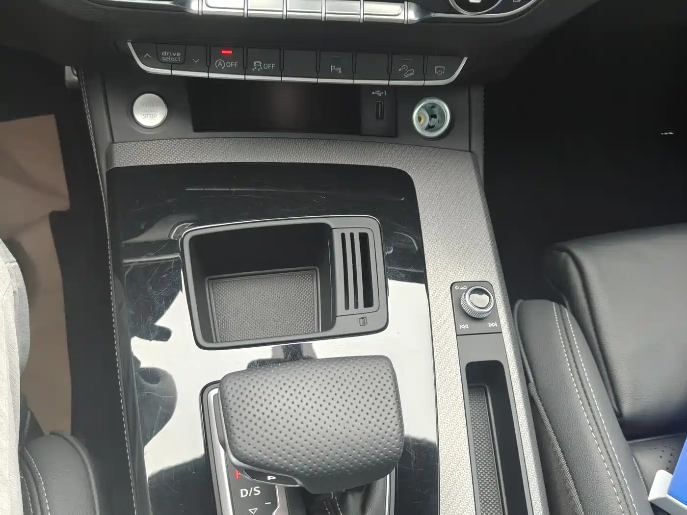 Audi Q5L 2024 Model 40 TFSI Luxury Dynamic фото 20