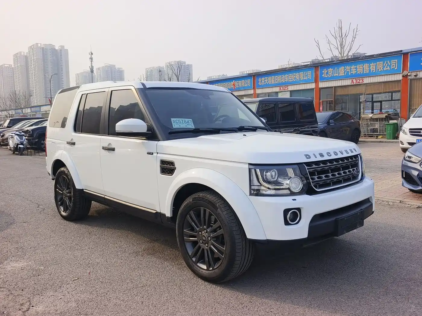 Land Rover Discovery 2015 3.0 SC V6 SE фото 3