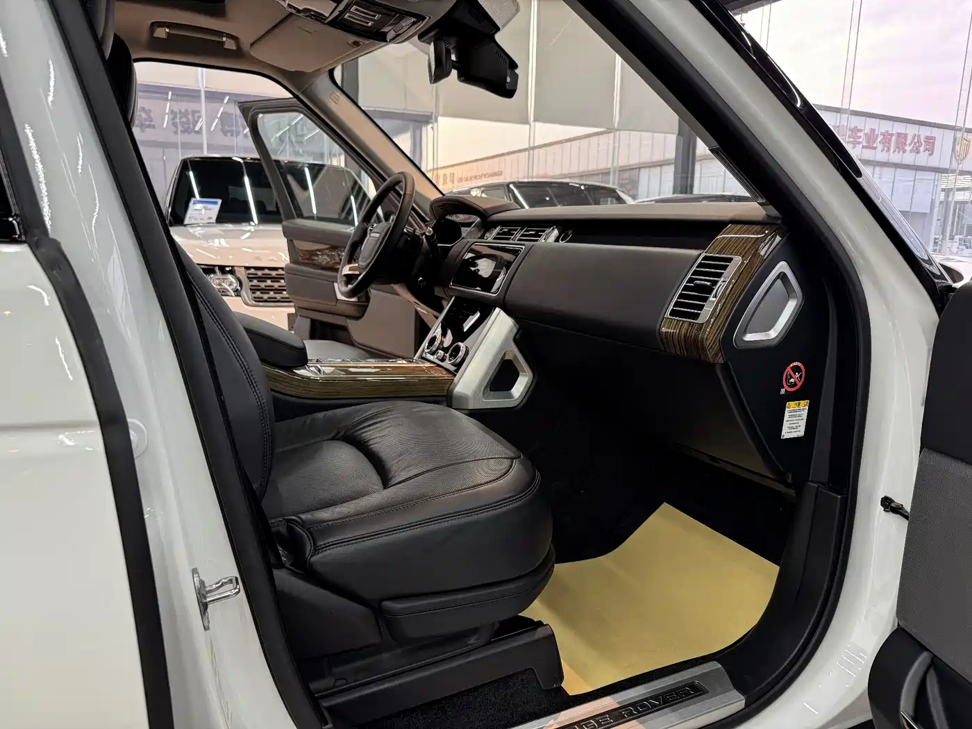 Land Rover Range Rover 2018 3.0 SC V6 Vogue SE Genesis Extended Edition фото 8